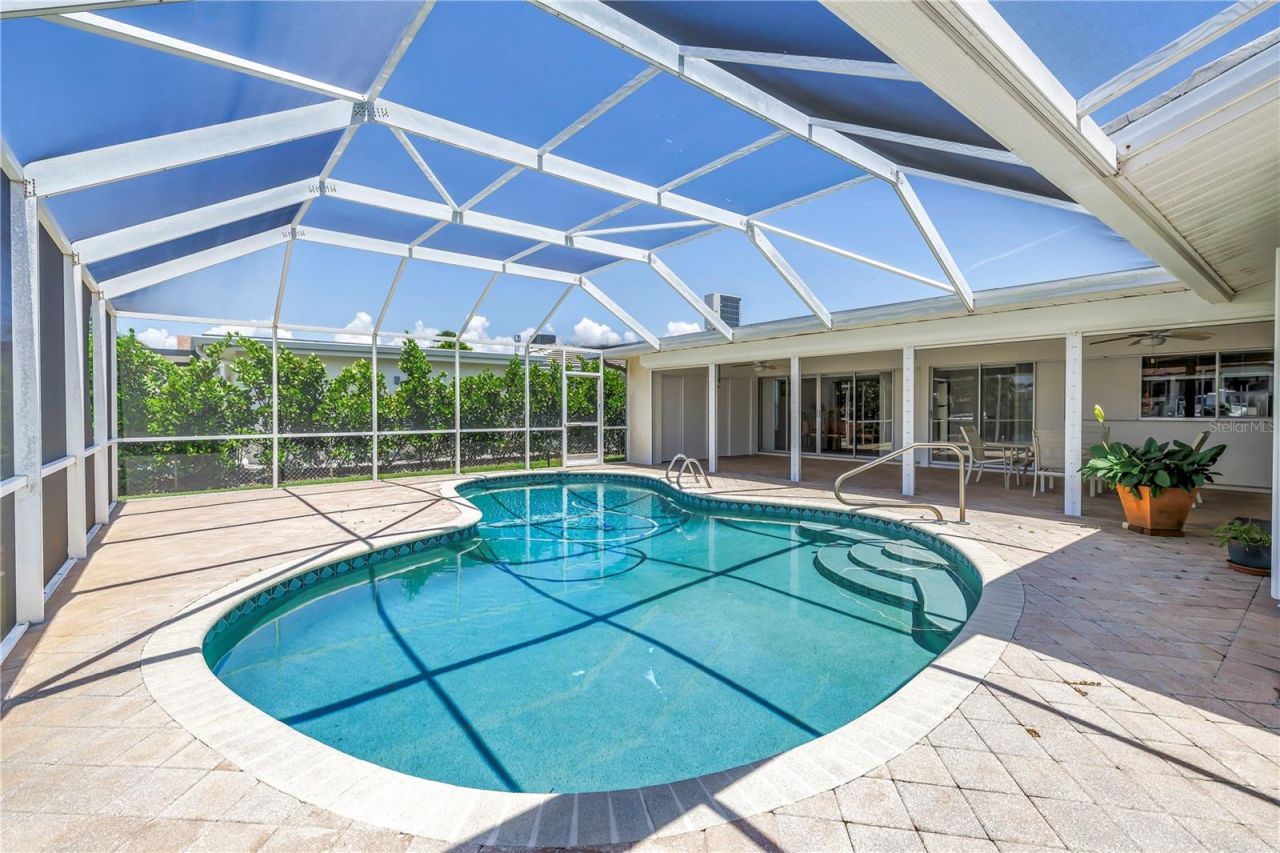 2067 Massachusetts Avenue Ne, Saint Petersburg, FL 33703 Photo