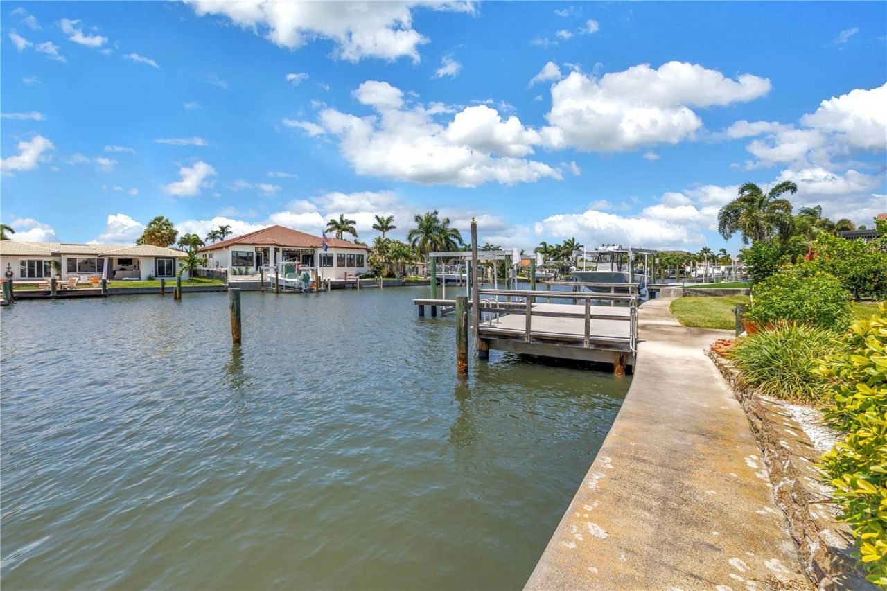 2067 Massachusetts Avenue Ne, Saint Petersburg, FL 33703 Photo
