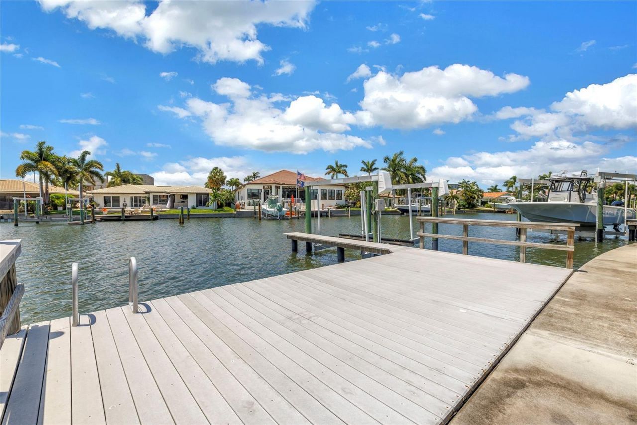 2067 Massachusetts Avenue Ne, Saint Petersburg, FL 33703 Photo