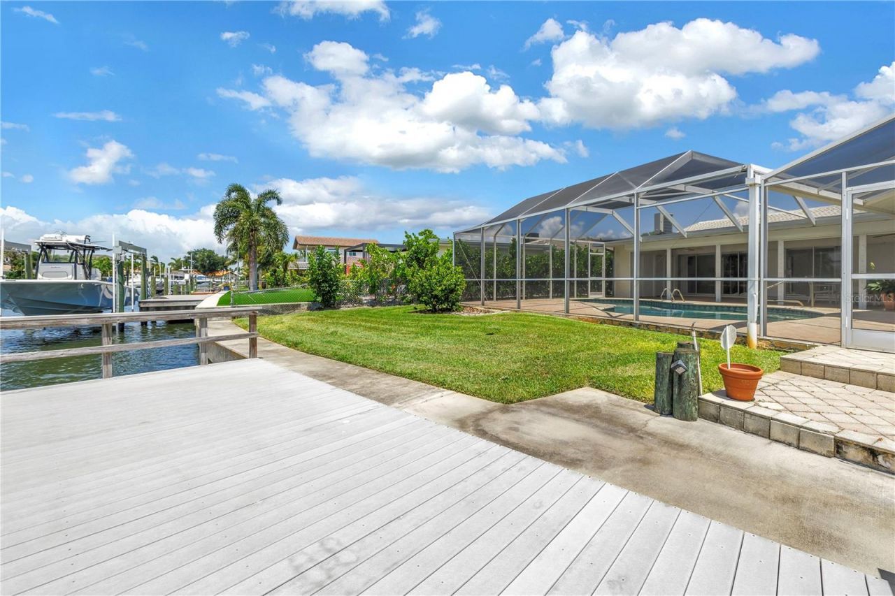 2067 Massachusetts Avenue Ne, Saint Petersburg, FL 33703 Photo