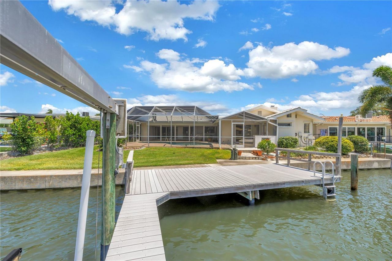 2067 Massachusetts Avenue Ne, Saint Petersburg, FL 33703 Photo
