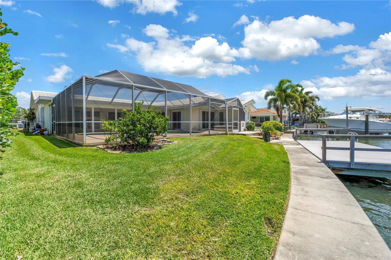 2067 Massachusetts Avenue Ne, Saint Petersburg, FL 33703 Photo