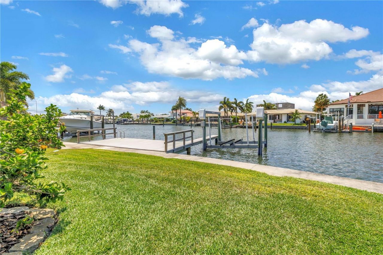 2067 Massachusetts Avenue Ne, Saint Petersburg, FL 33703 Photo