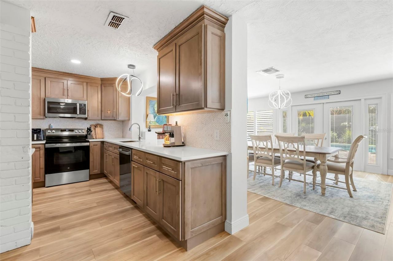 121 Carlyle Drive, Palm Harbor, FL 34683 Photo