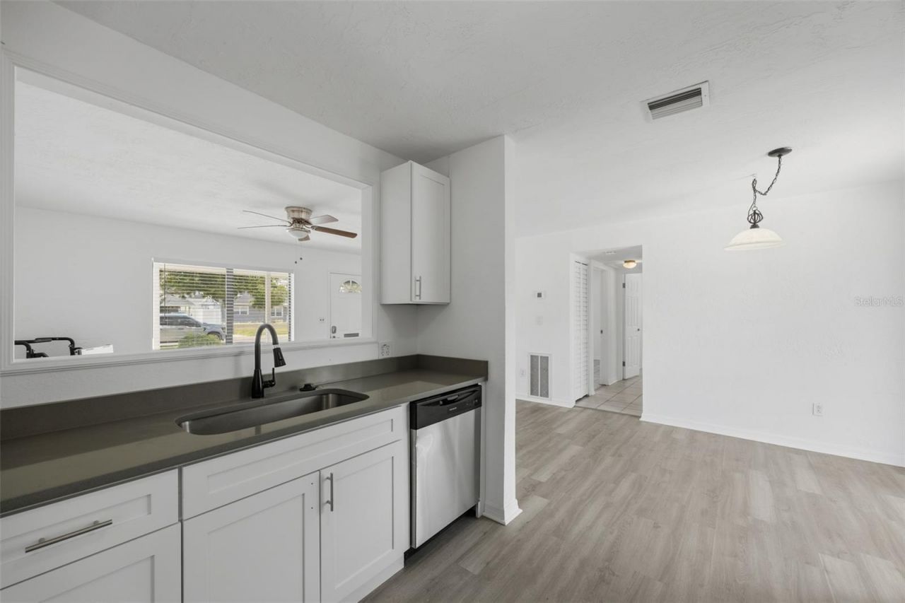 410 42nd Avenue Ne, Saint Petersburg, FL 33703 Photo