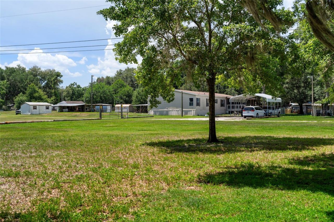 5709 Luckasavage Road, Plant City, FL 33567 Photo
