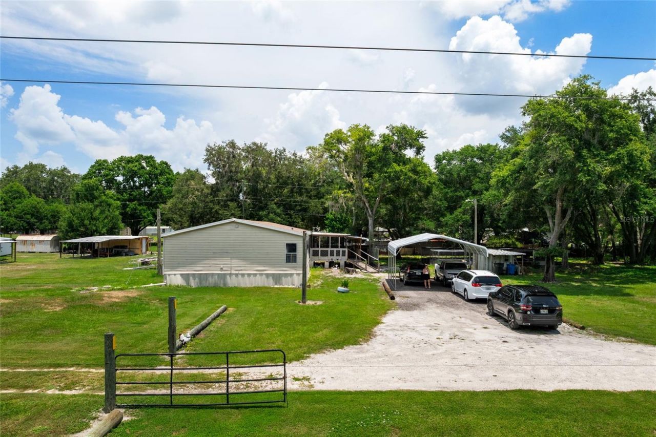 5709 Luckasavage Road, Plant City, FL 33567 Photo
