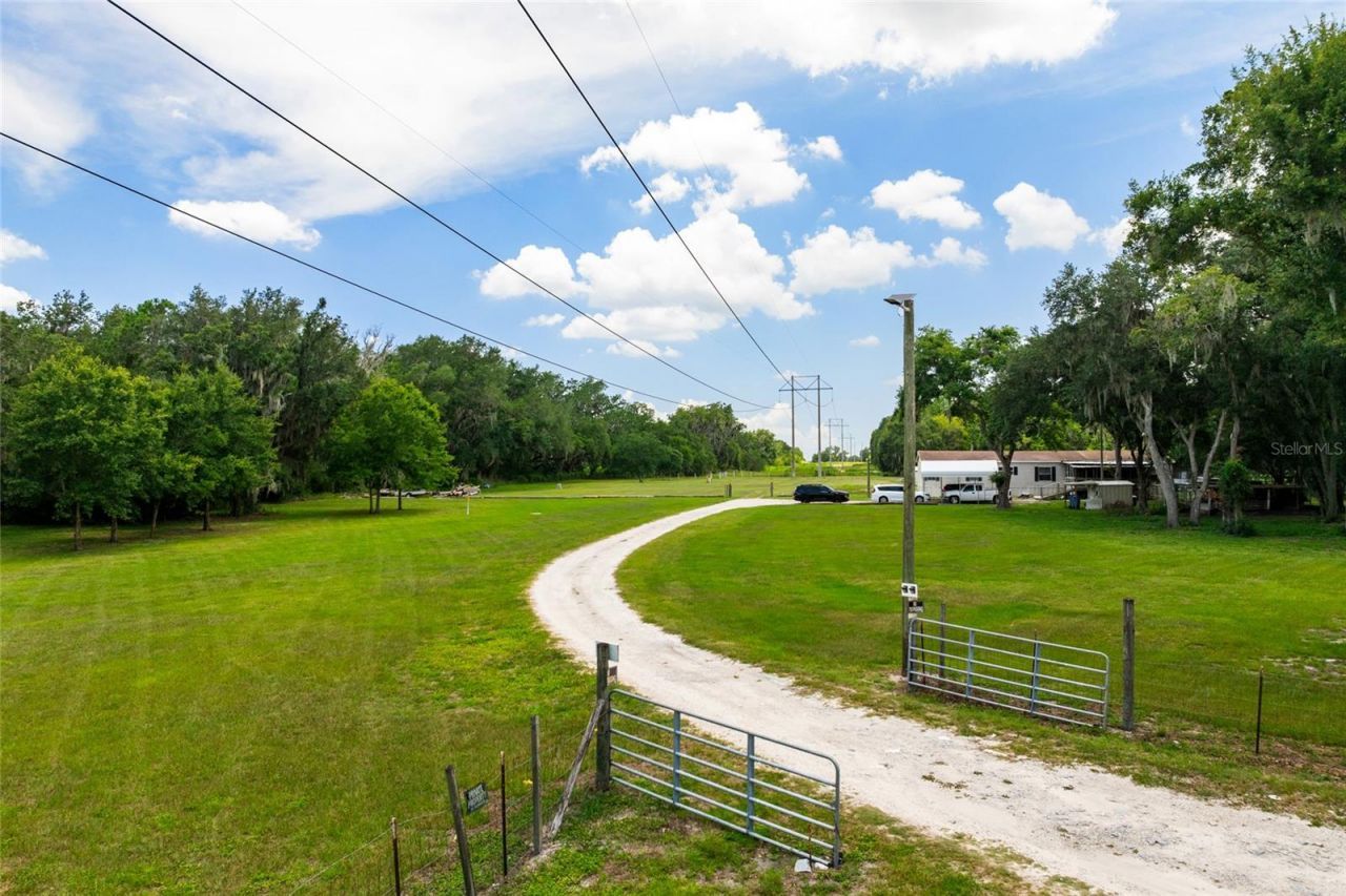 5709 Luckasavage Road, Plant City, FL 33567 Photo