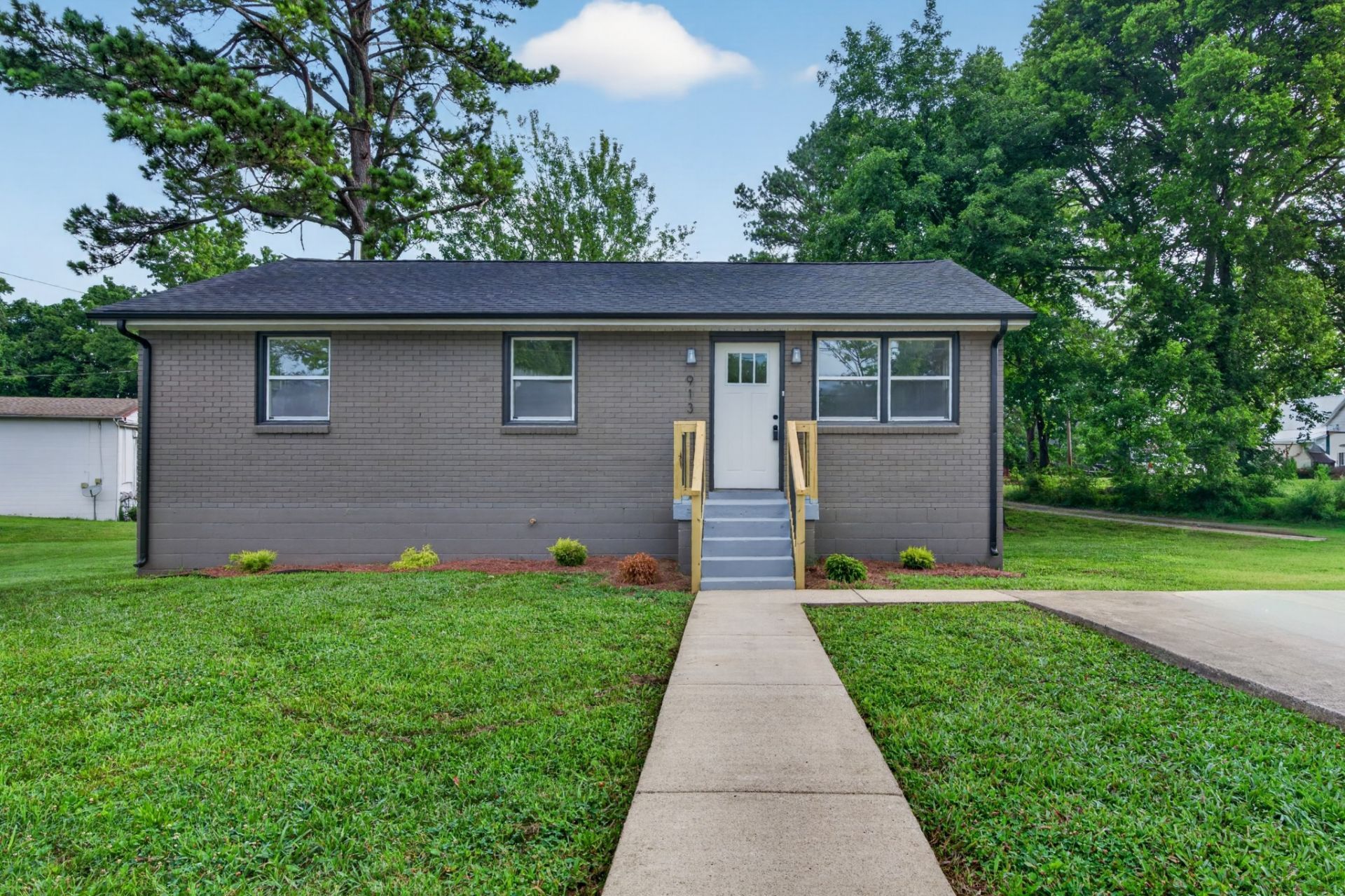 913 Woodland St, Clarksville, TN 37040 Main Photo