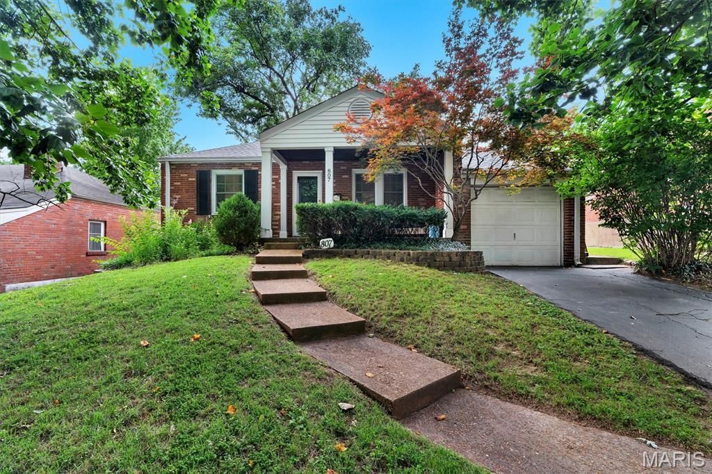 807 Blossom Lane, Saint Louis, MO 63119 Main Photo