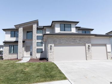 21126 Arlington Street, Elkhorn, NE 68022
