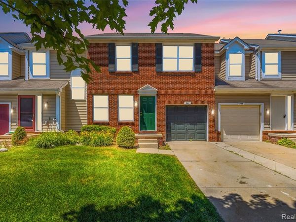 221 Tucker Street, Pontiac, MI 48341