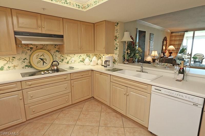 60 Seagate Dr , Unit 604, Naples, FL 34103 Photo