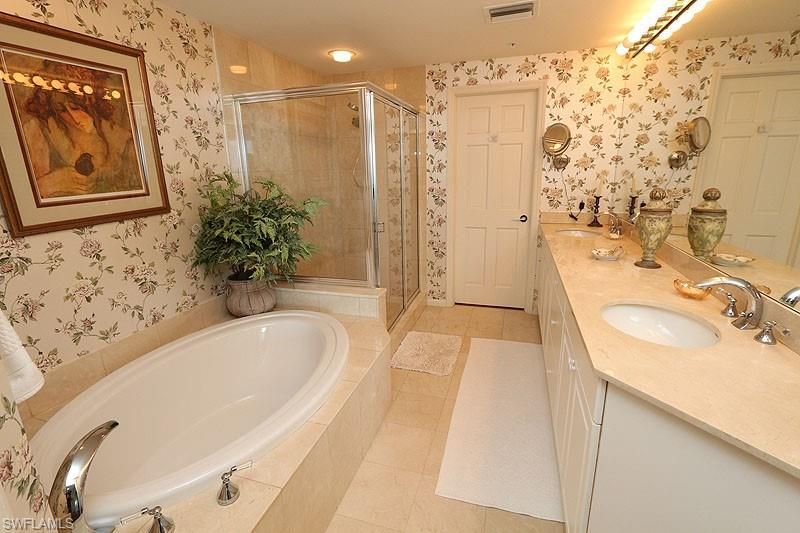 60 Seagate Dr , Unit 604, Naples, FL 34103 Photo