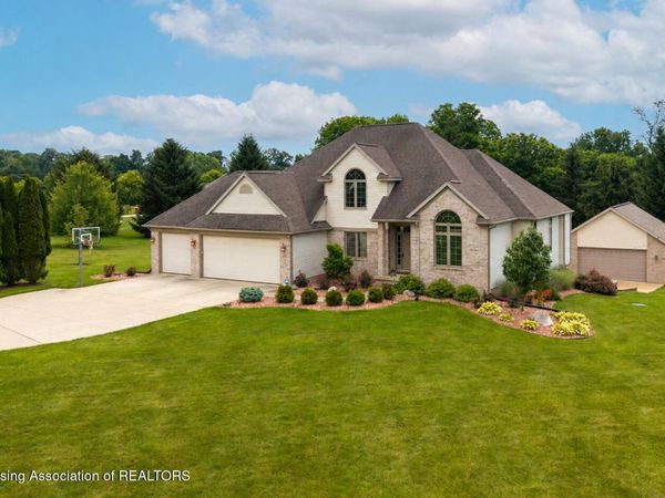 9125 Angie Way, Grand Ledge, MI 48837
