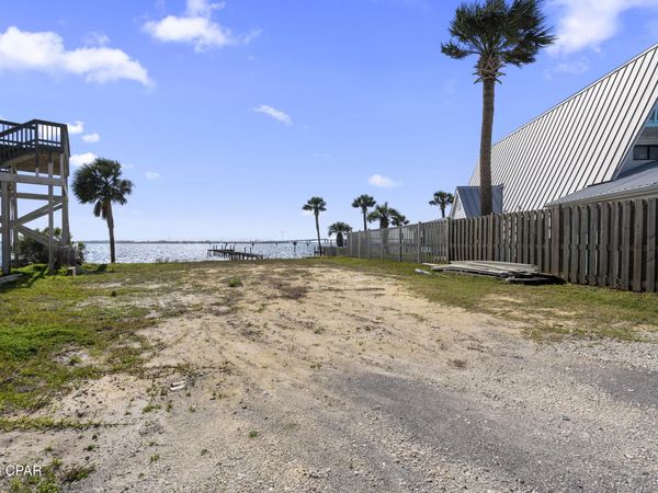 1037 Bay Circle , Panama City Beach, FL 32407