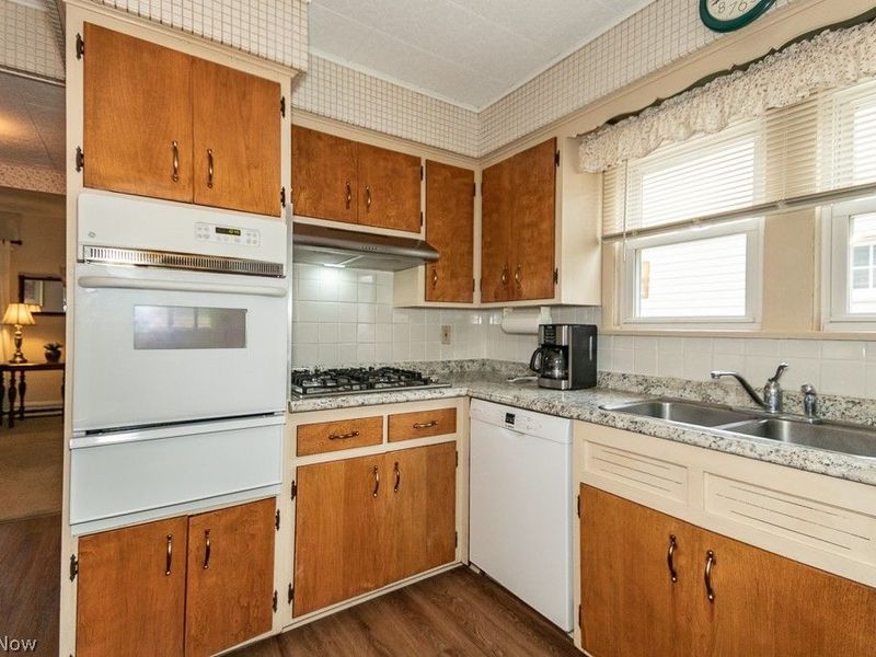 9815 Parkview Avenue, Garfield Heights, OH 44125 Photo 11
