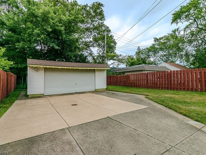 9815 Parkview Avenue, Garfield Heights, OH 44125 Photo 26
