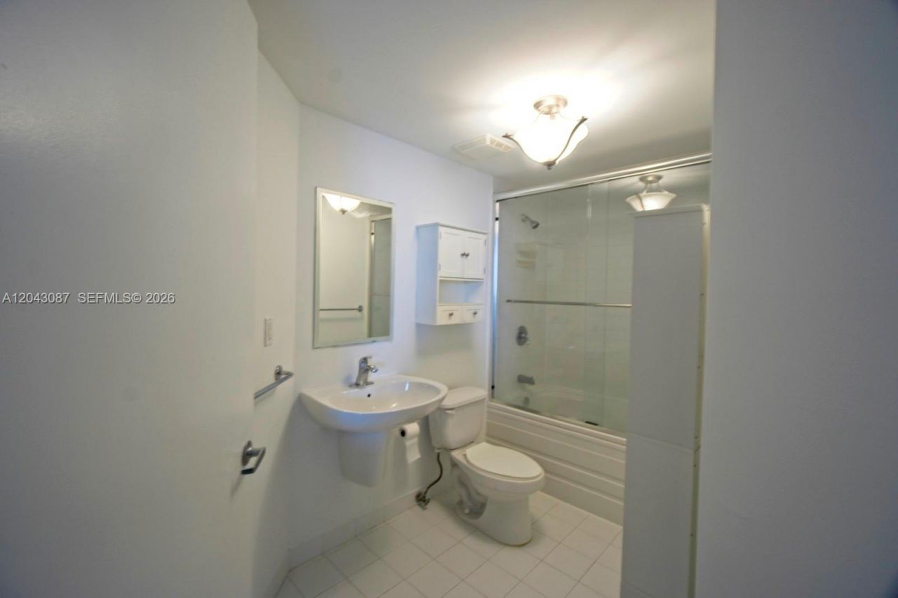 690 SW 1 Ct , Unit 2703, Miami, FL 33130 Photo