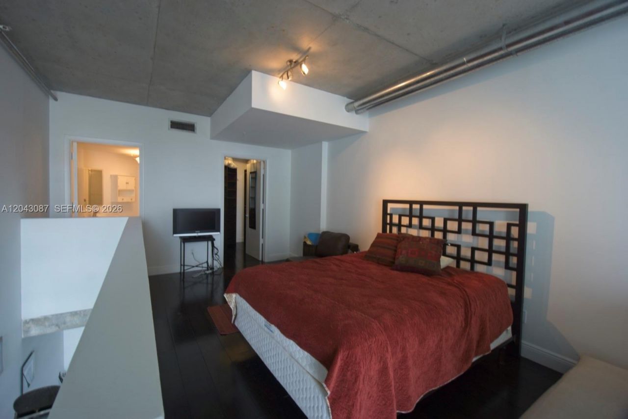 690 SW 1 Ct , Unit 2703, Miami, FL 33130 Photo