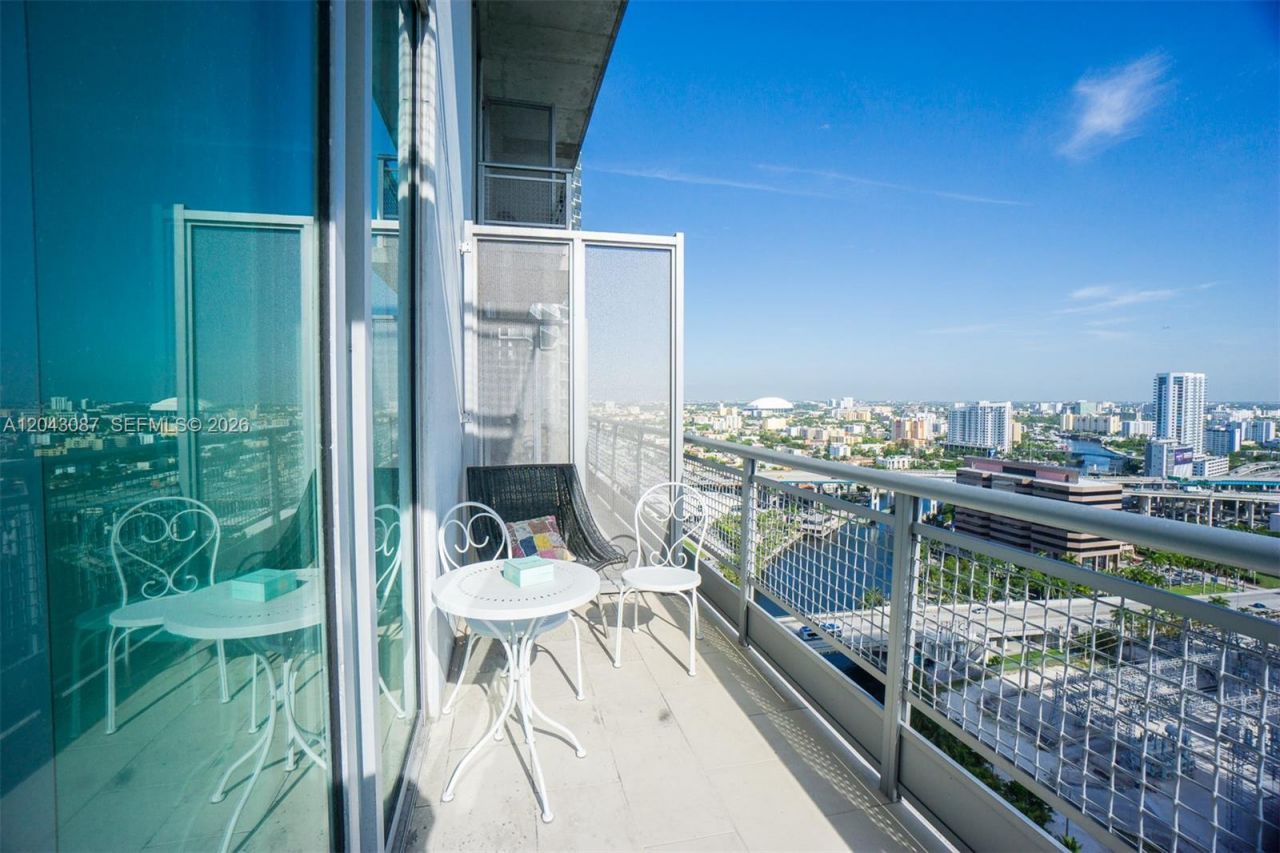 690 SW 1 Ct , Unit 2703, Miami, FL 33130 Photo