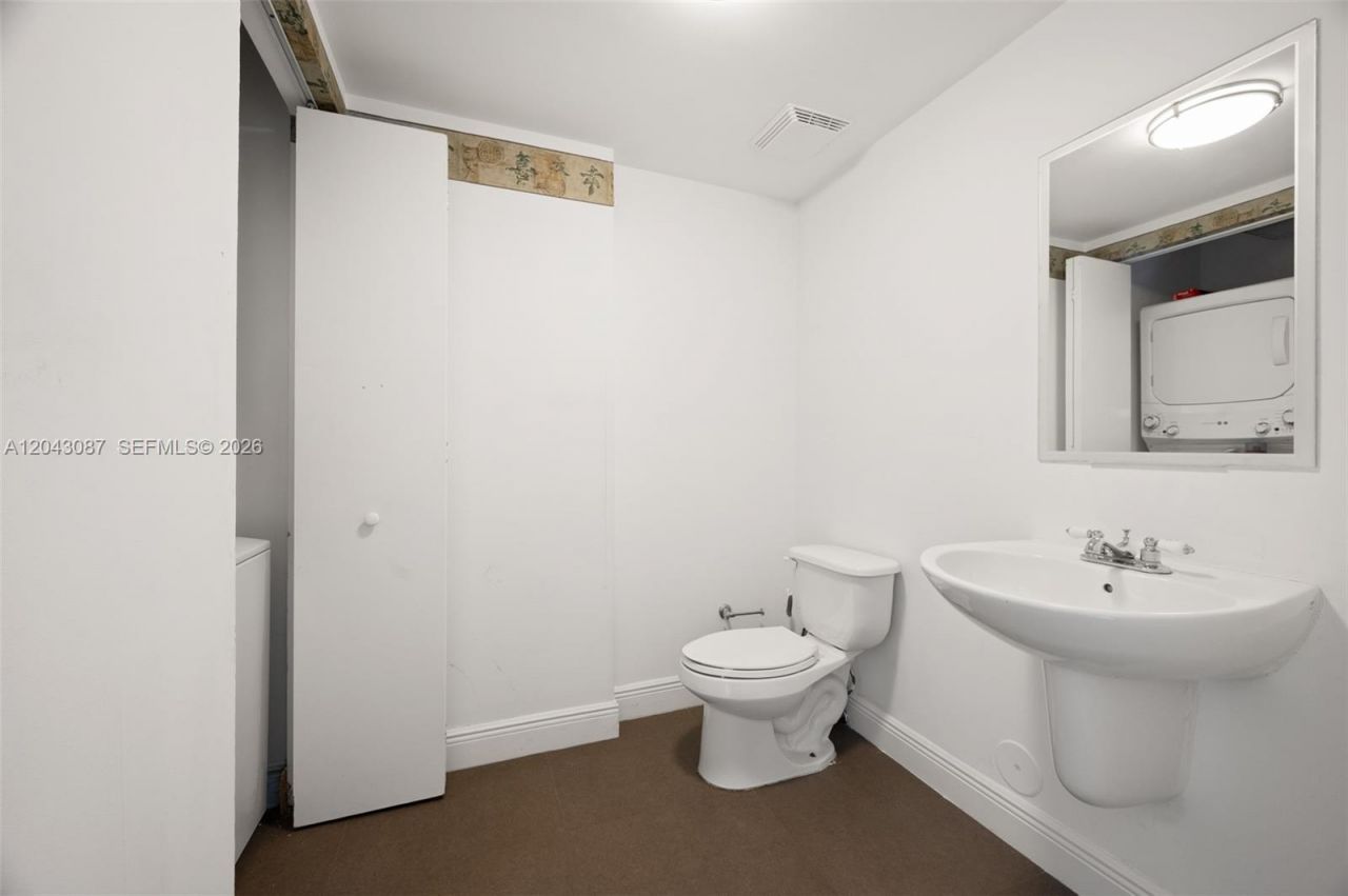 690 SW 1 Ct , Unit 2703, Miami, FL 33130 Photo