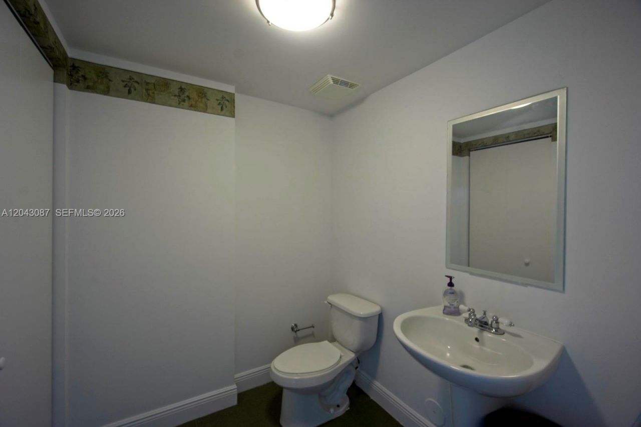 690 SW 1 Ct , Unit 2703, Miami, FL 33130 Photo