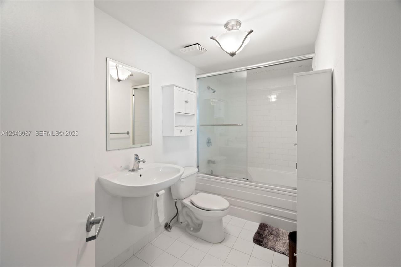 690 SW 1 Ct , Unit 2703, Miami, FL 33130 Photo