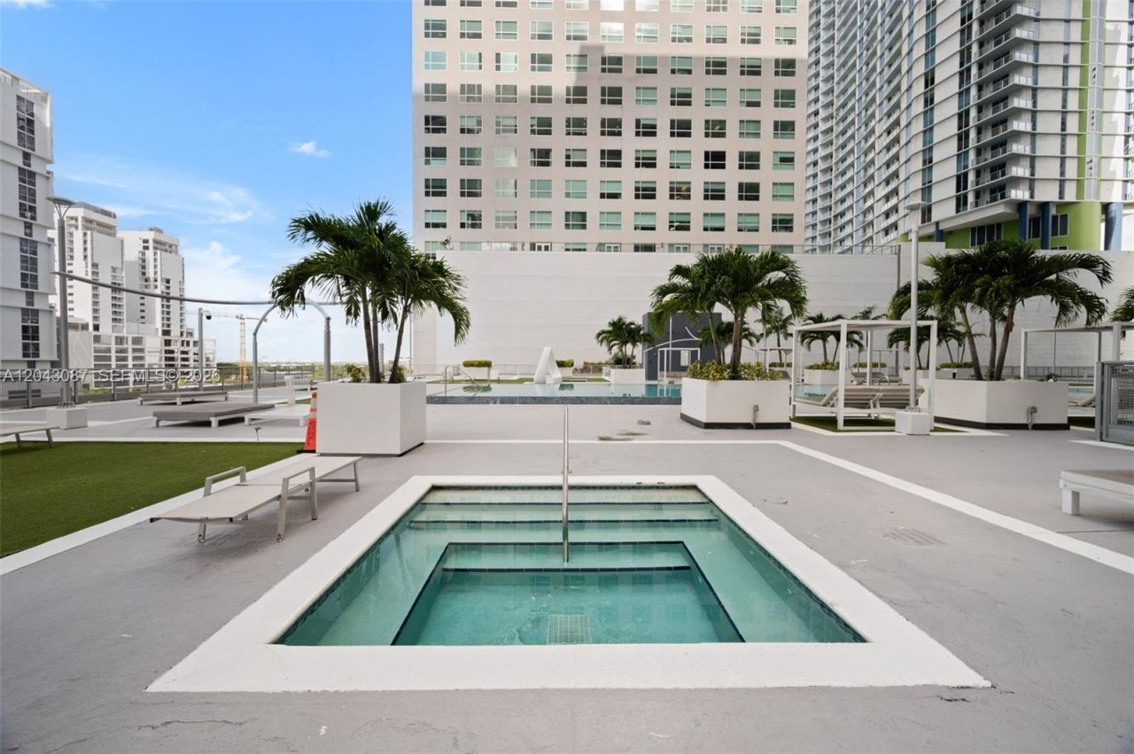 690 SW 1 Ct , Unit 2703, Miami, FL 33130 Photo