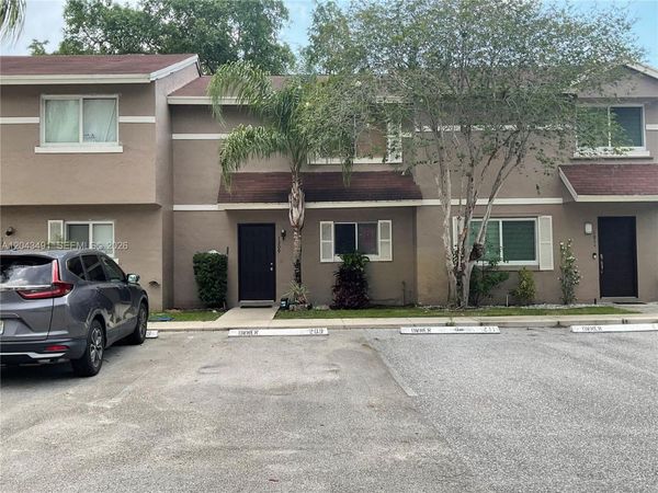 1209 Sussex Dr , North Lauderdale, FL 33068