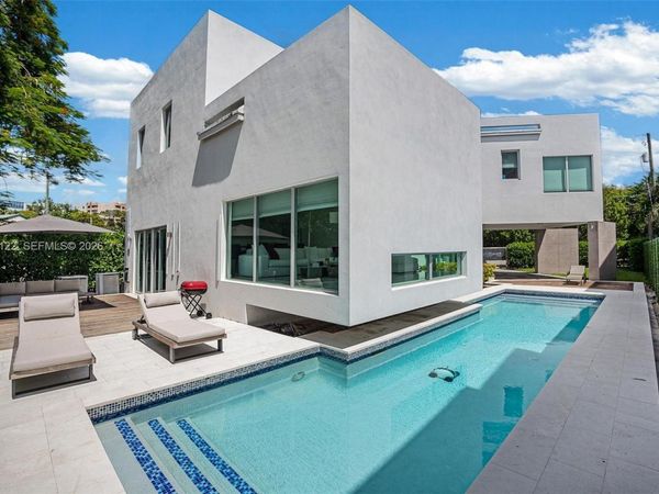 200 SW 32nd Rd , Miami, FL 33129