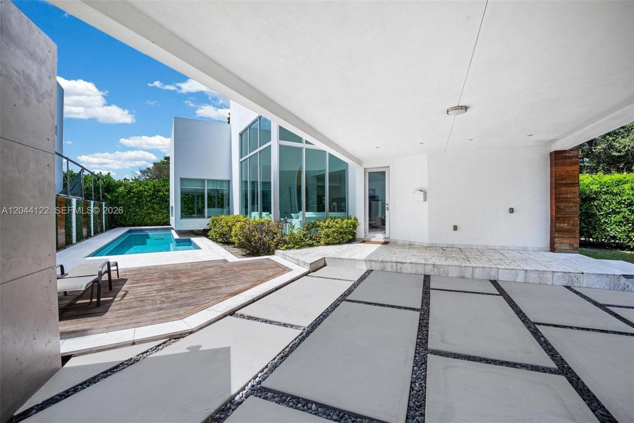 200 SW 32nd Rd , Miami, FL 33129 Photo