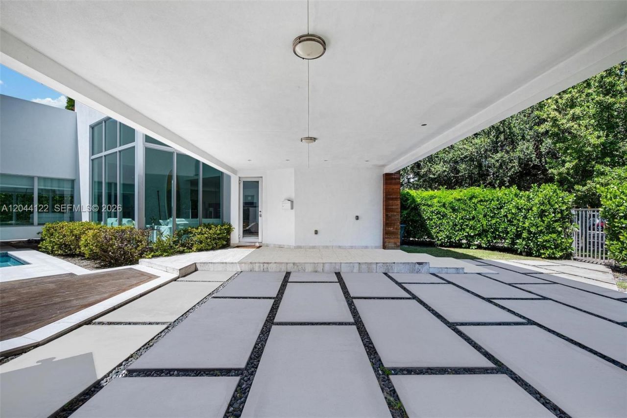 200 SW 32nd Rd , Miami, FL 33129 Photo