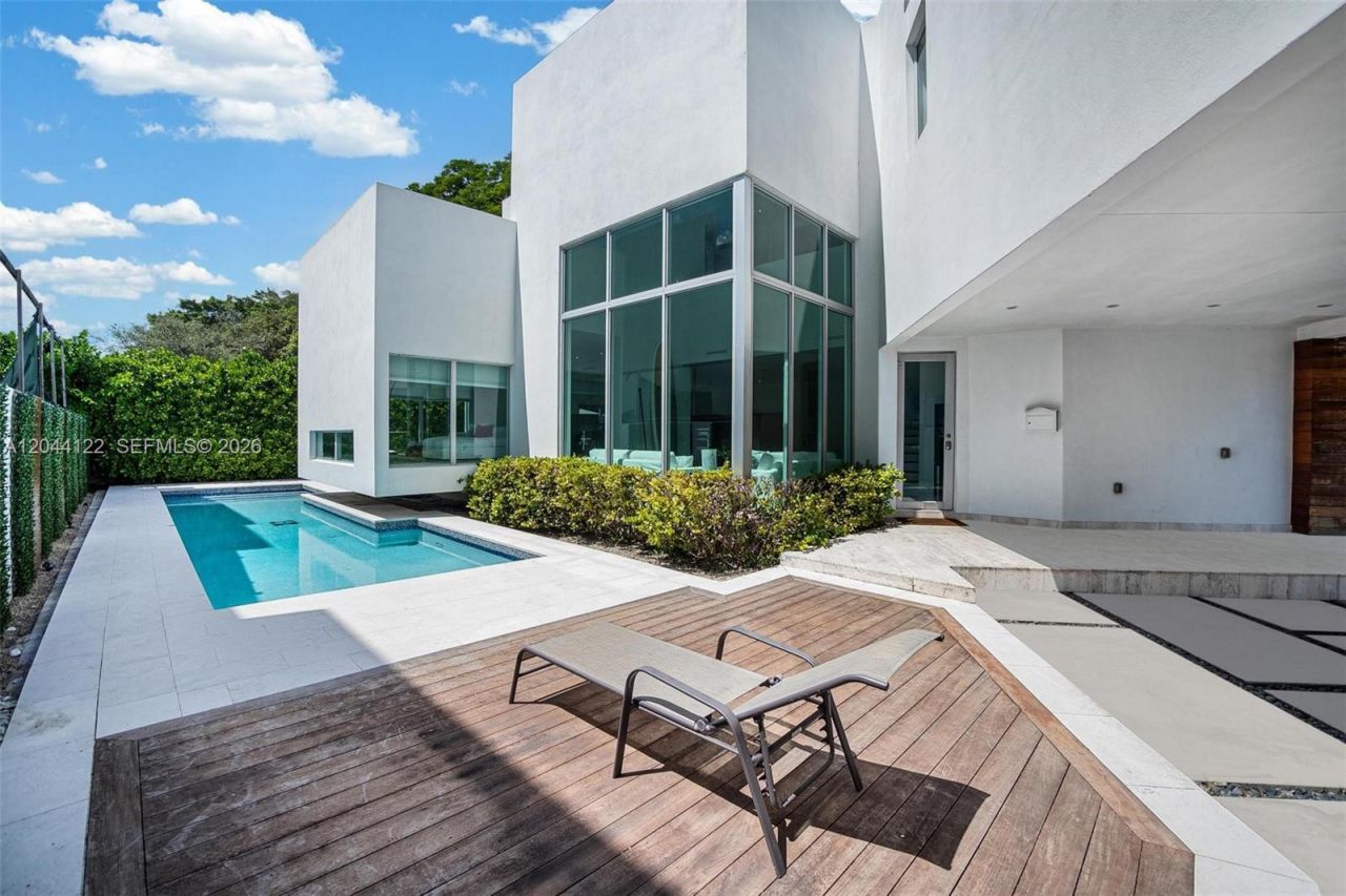200 SW 32nd Rd , Miami, FL 33129 Photo