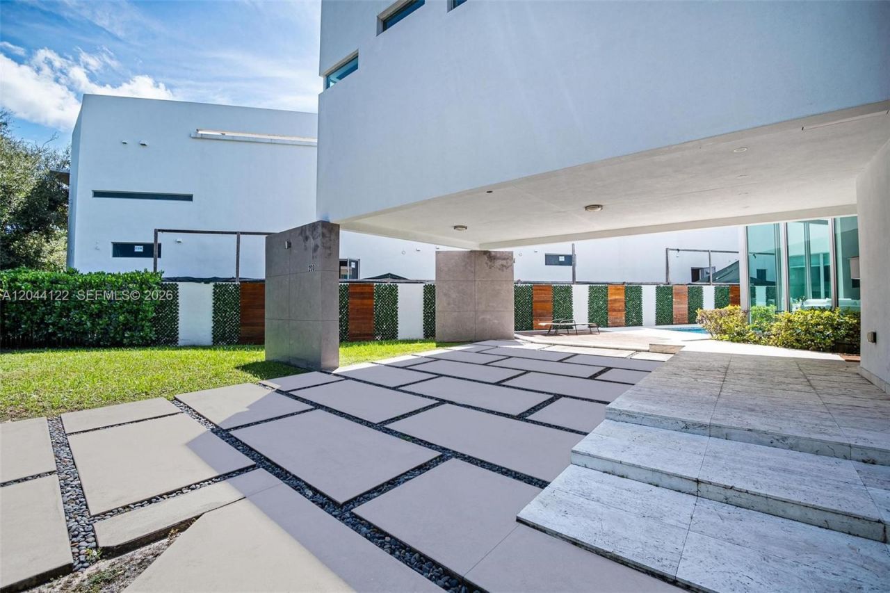 200 SW 32nd Rd , Miami, FL 33129 Photo