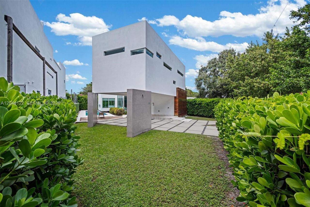 200 SW 32nd Rd , Miami, FL 33129 Photo