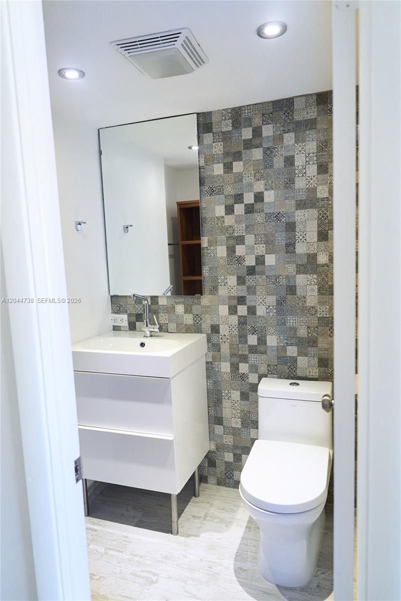 3000 N Ocean Blvd , Unit 407, Fort Lauderdale, FL 33308 Photo