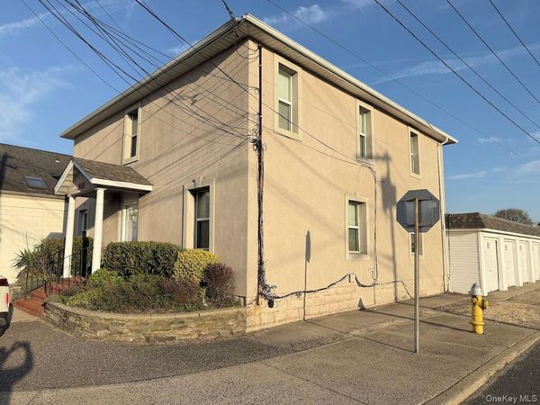 236 W Montauk Highway W, Unit 1E, Lindenhurst, NY 11757