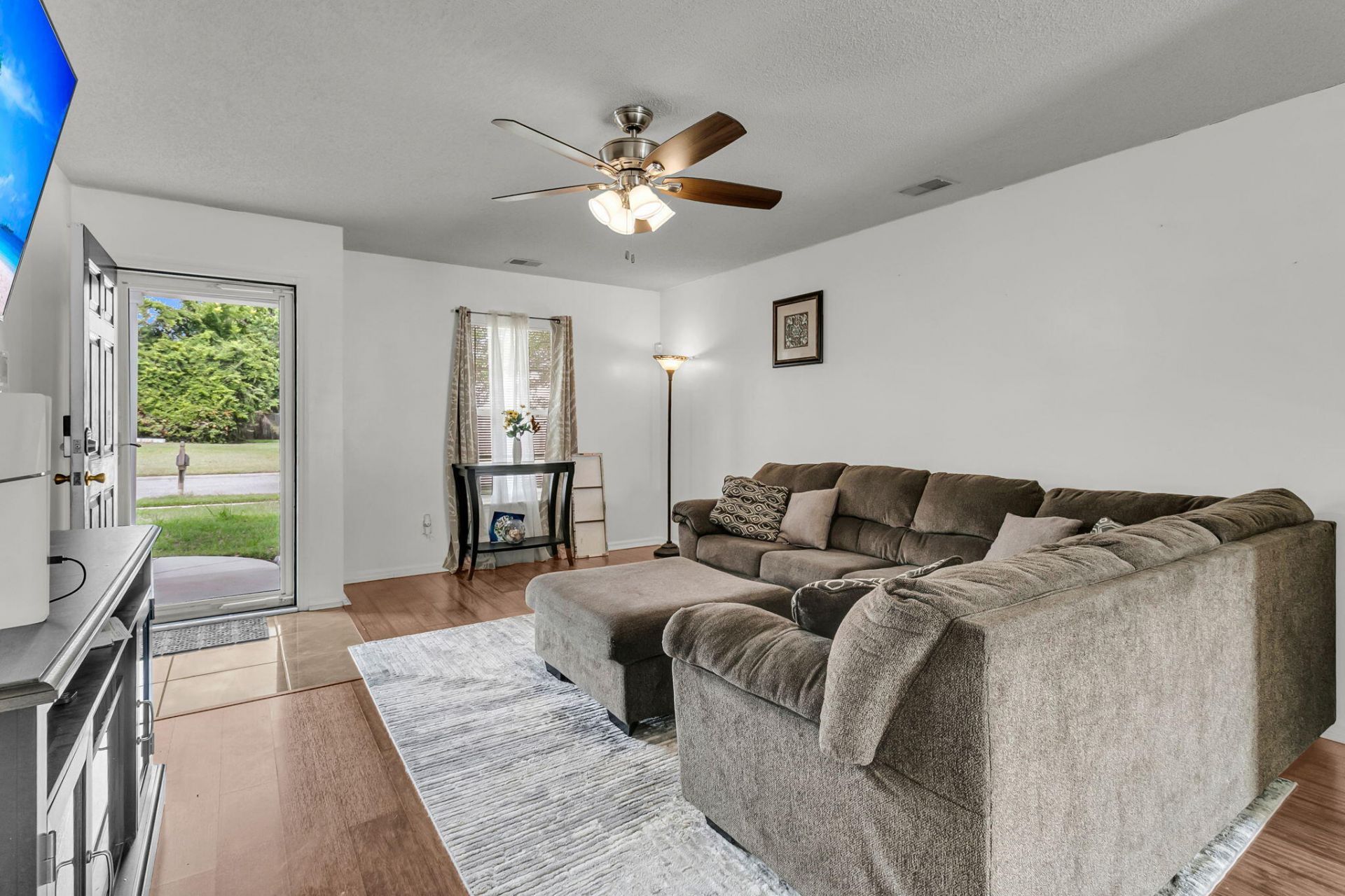 100 Dellwood Street Photo 8