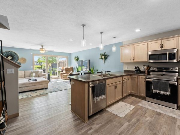 2413 S Ronsiek Ave, Sioux Falls, SD 57106