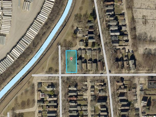 4026 W CLYBOURN STREET, Milwaukee, WI 53208