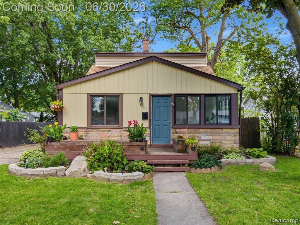 141 W Meyers Avenue, Hazel Park, MI 48030 Main Photo