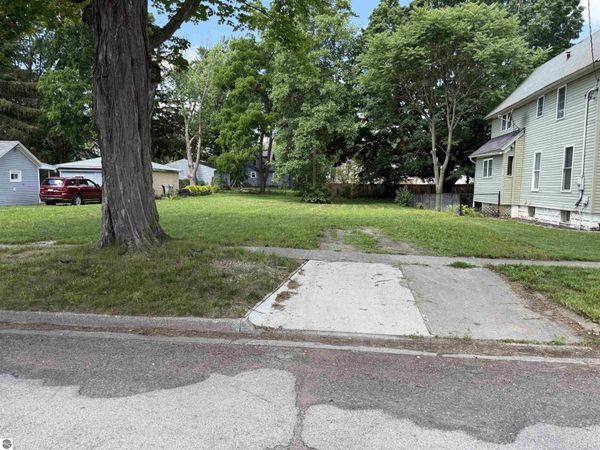 643 Hickory Street N, Owosso, MI 48867