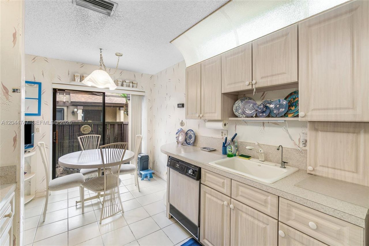 3953 Cocoplum Cir , Unit 3609, Coconut Creek, FL 33063 Photo