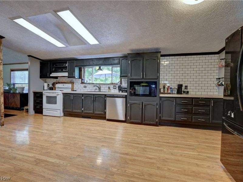 557 Beans Road SE, Sherrodsville, OH 44675 Photo 9