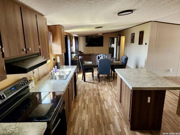 11903 N State Highway 123, Falls City, TX 78113