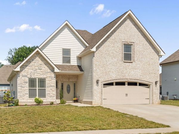 516 Bowden Dr, Clarksville, TN 37043