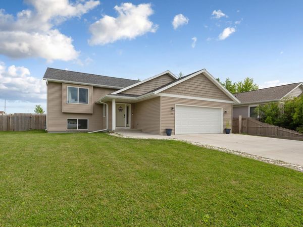 310 Autumn Hills Place NE, Owatonna, MN 55060