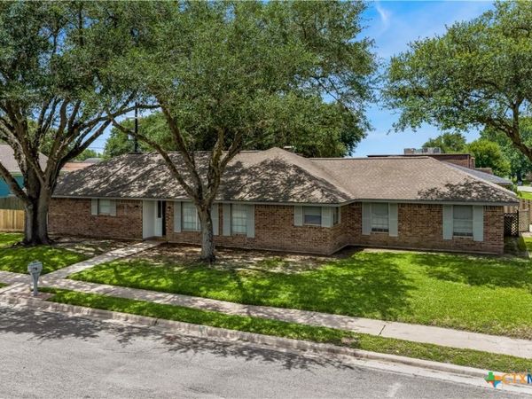 608 Rosewood Drive , Victoria, TX 77901