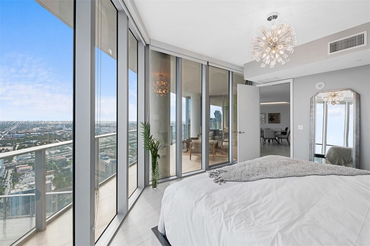 851 NE 1st Ave , Unit 4912, Miami, FL 33132 Photo